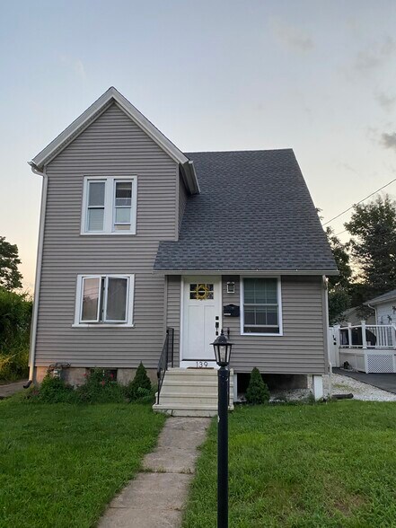Primary Photo - 139 Schuyler Ave