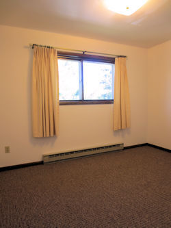 Unit 4 Bedroom 1 - 300 Ashland St