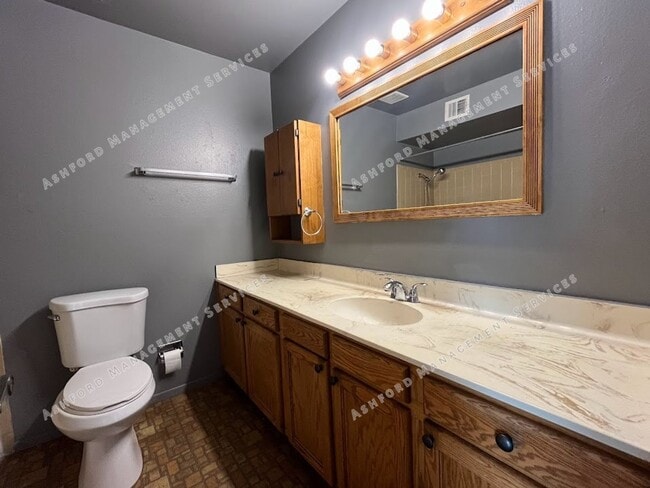 Building Photo - SPACIUS 3 BEDROOM 2 BATHROOM HOME IN GLENDALE FOR RENT