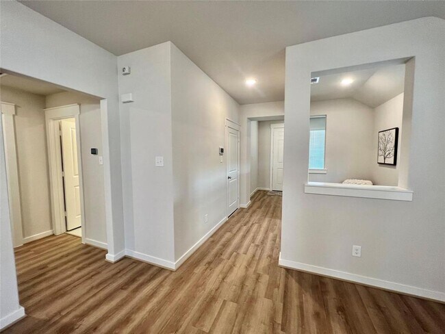 Building Photo - 7534 Coral Ter Dr