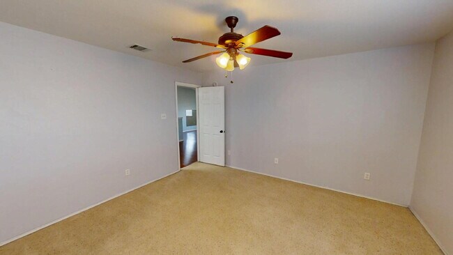 Building Photo - "Spacious 5-Bedroom Oasis with Pool on Gri...