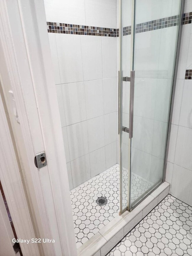 Building Photo - 241-05 Mayda Rd