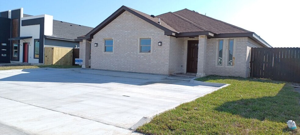 Building Photo - 634 Marrs Ave