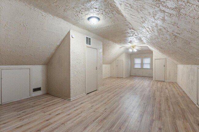 Building Photo - VOUCHER FREINDLY - COME SEE!!!!!!