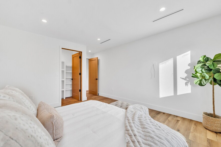 Building Photo - 651 N Wilton Pl