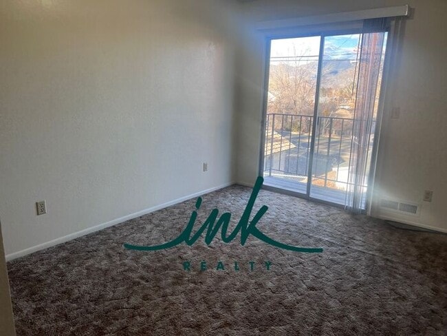 Building Photo - Lovely Gardnerville Townhome