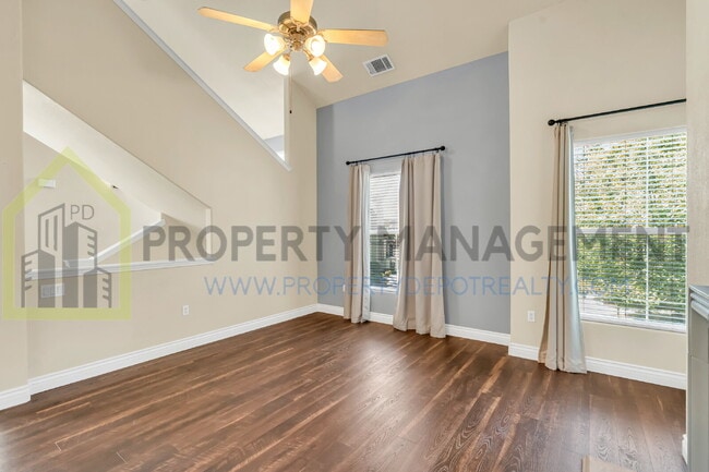 Building Photo - Spacious 2 (or 3!) Bed Condo in Gated Community