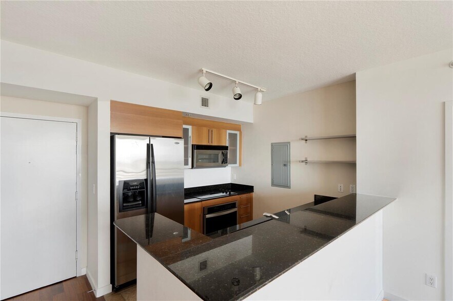 Building Photo - 325 S Biscayne Blvd