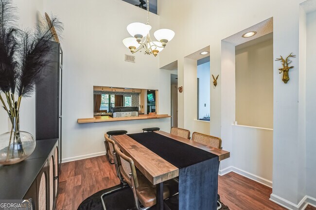 Building Photo - 502 Ivy Green Ln SE