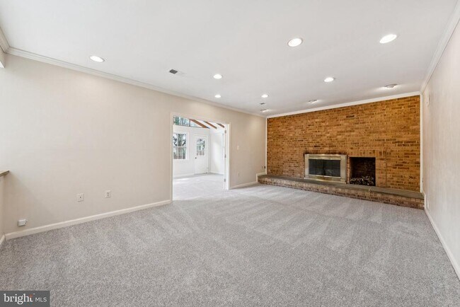 Building Photo - 6245 Windward Dr