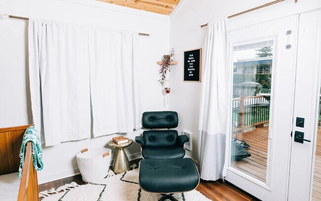 Building Photo - Classic Meets Modern Two-Bedroom, one bath Home in the Columbia Neighborhood