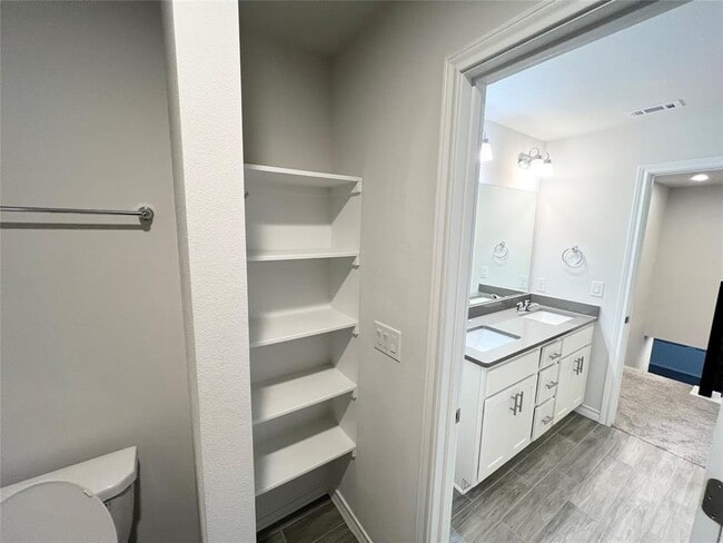 Building Photo - 116 Limonite Ln