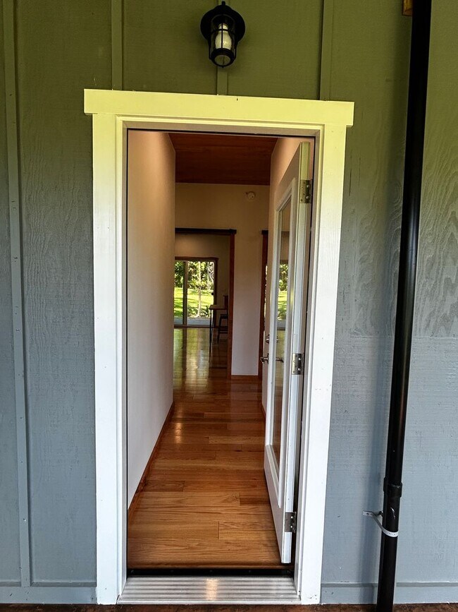 Building Photo - Brand New Luxury Furnished 3 bed 2 bath Ho...