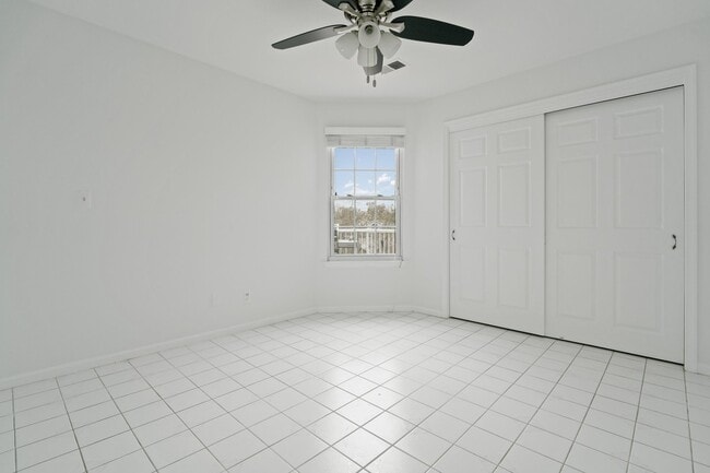 Building Photo - 6 Ray Ct