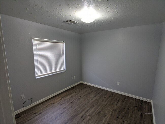 Building Photo - 1395 Graham Ln