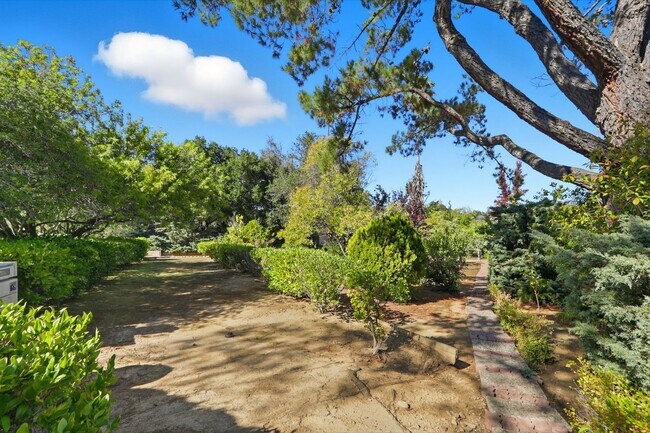 Building Photo - Stunning 3,488 Sq. Ft. Home with Pool & 3-...