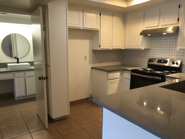 Building Photo - 22100 Burbank Blvd