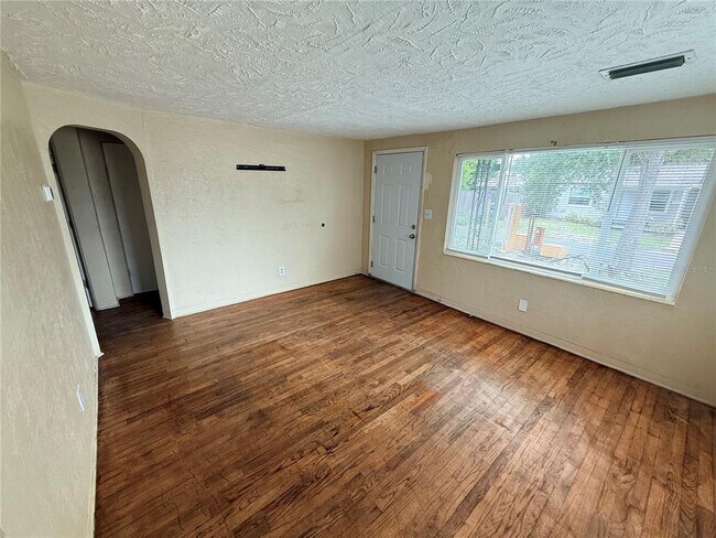 Building Photo - 1759 Temple Terrace S