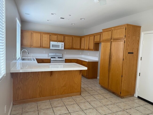 Building Photo - Updated home near Sycamore Canyon available for lease