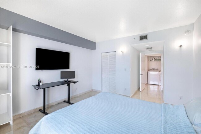 Building Photo - 325 S Biscayne Blvd