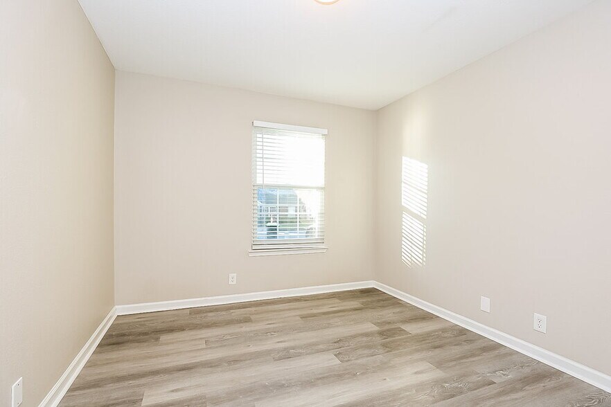 Building Photo - 7552 W Winchester Dr