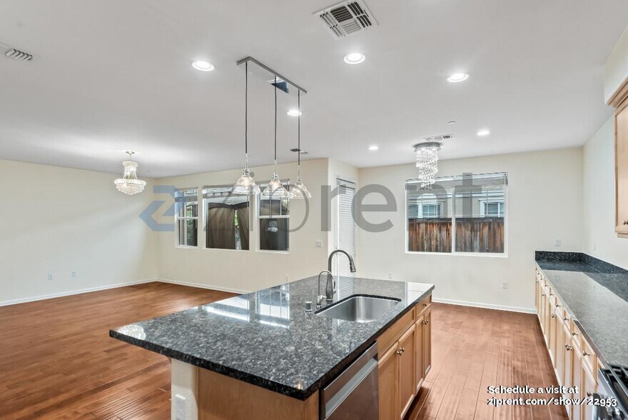 Building Photo - 334 Pacifica Dr