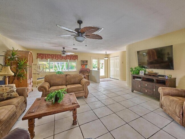 Building Photo - 2810 NE 48th Ct