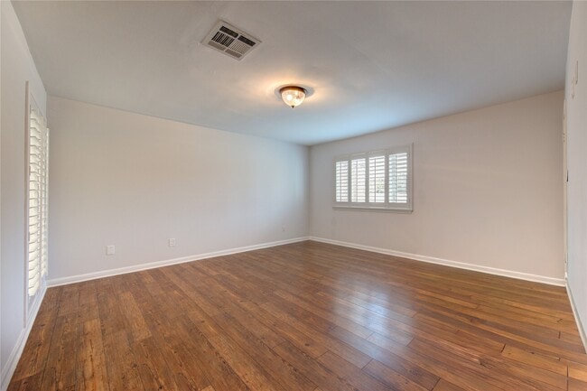 Building Photo - 438 E Fair Harbor Ln