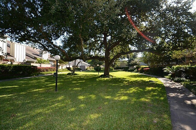 Building Photo - 13026 Wirevine Ln