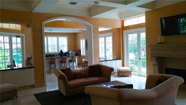 Building Photo - 6640 W Sample Rd