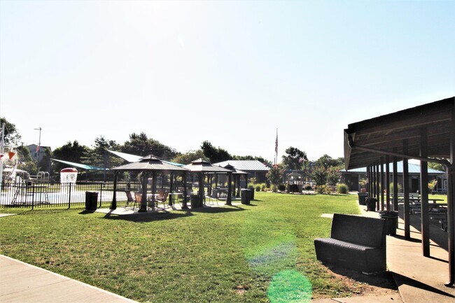 Building Photo - 806 Spinnaker Ct