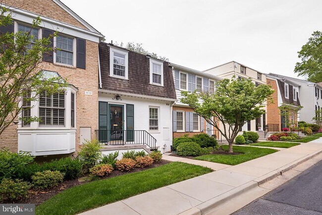Building Photo - 3500 Hamlet Pl