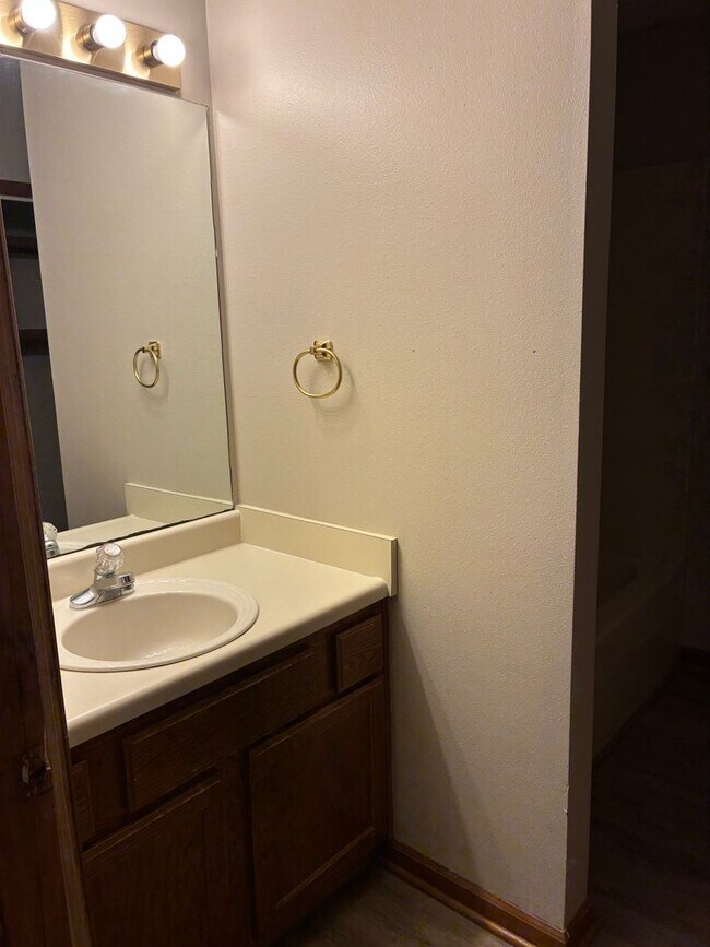 Building Photo - 2702 Oak Meadow Pl