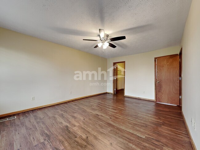 Building Photo - 6585 Taylor Trace Ln