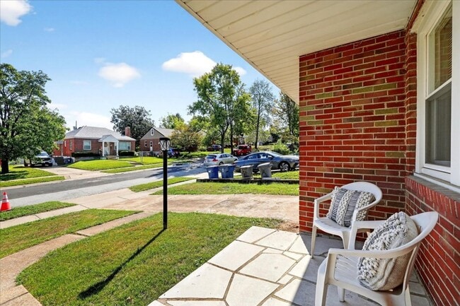 Primary Photo - 9319 Aster Ave