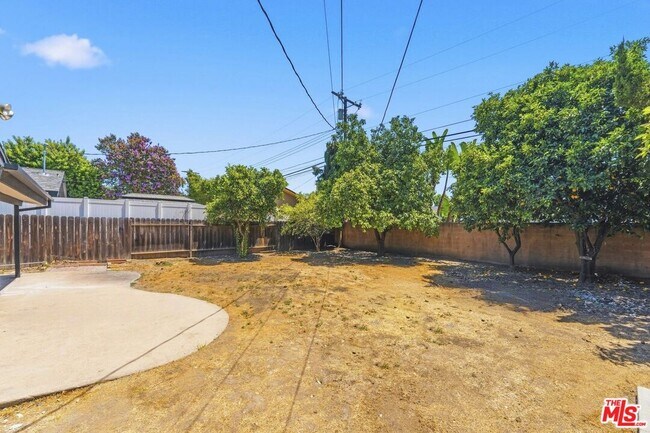Building Photo - 15920 Gledhill St