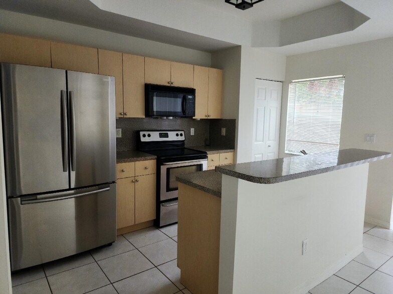 Building Photo - 4965 Leeward Ln