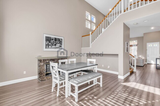 Building Photo - 6042 E Birdcage Ct