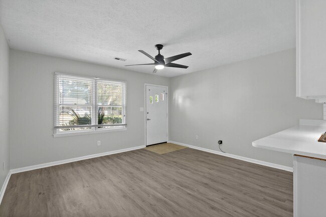 Building Photo - 507 33rd Ave N