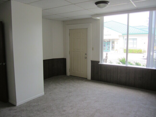 Building Photo - 108 S Main St