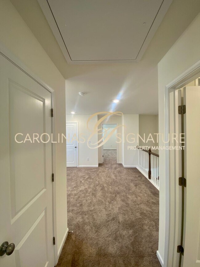 Building Photo - End Unit, 3BR/2.5BA Townhome in Piper Landing