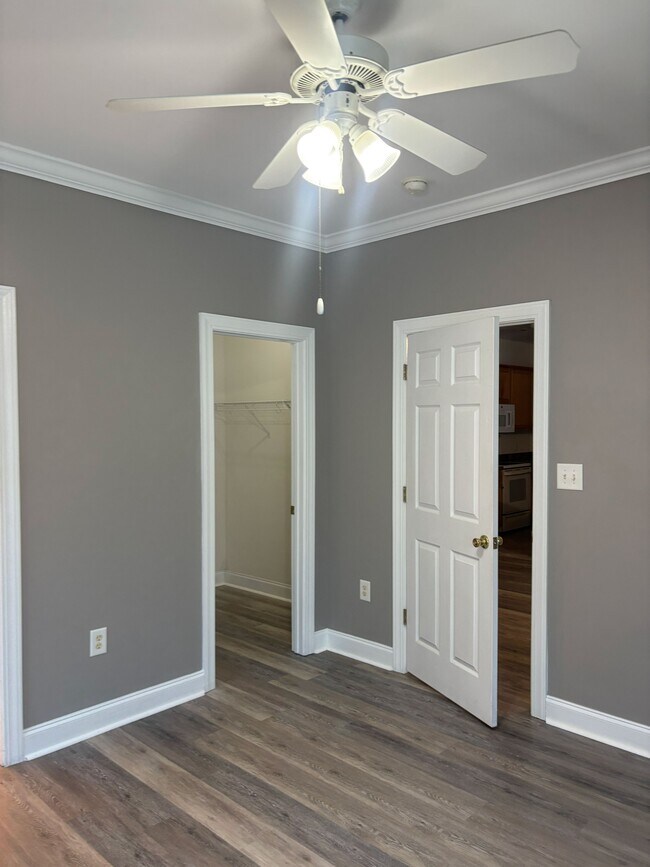 Building Photo - 2037 Silvercrest Dr