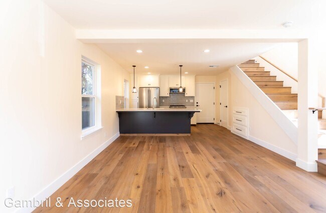 Building Photo - 2 br, 1.5 bath House - 1160 Leff Street