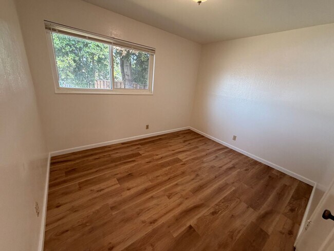 Building Photo - BRIGHT & SPACIOUS 2 BEDROOM/1 BATH AVAILABLE TO RENT IN LIVERMORE CA!!!!