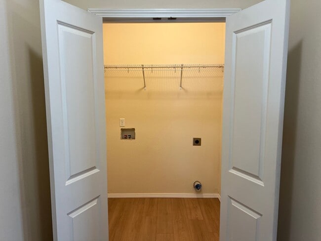 Building Photo - 1138 N Sherman Ave