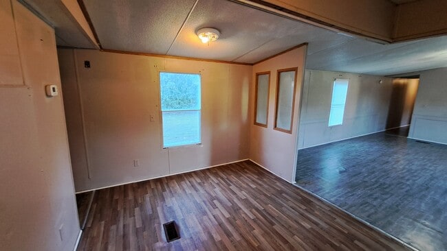 Building Photo - 672 Target Rd