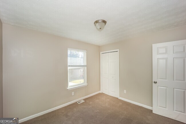Building Photo - 5120 Cochran Dr
