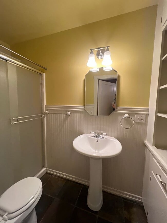 Building Photo - 1908al