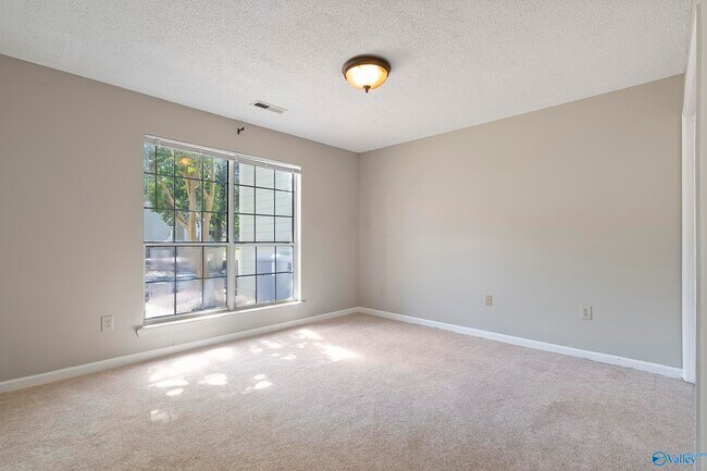Building Photo - 136 Stone Meadow Ln