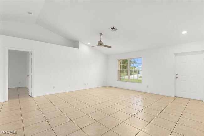 Building Photo - 127 SW 11th Terrace